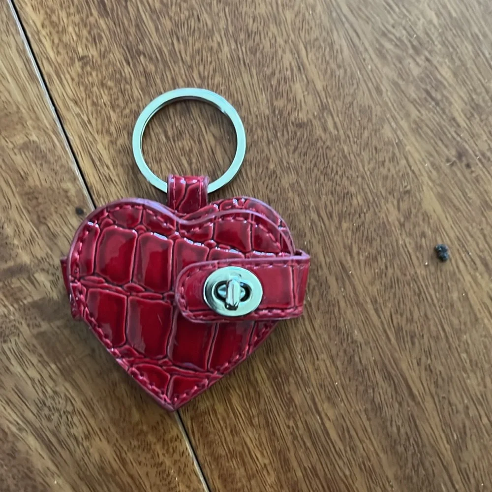 Guess small cosmetic bag and key chain